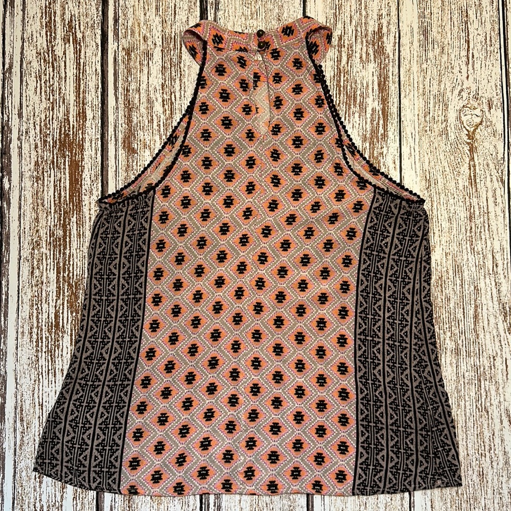 Halter top. - Picture 2 of 5